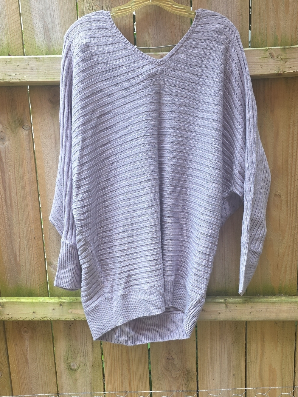 Soho Ribbed V-Neck Pullover in Light Lavender